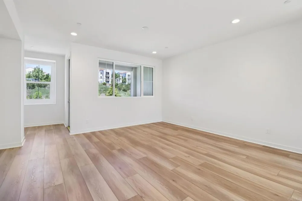 4942 Spirea Way Carlsbad, CA 92008