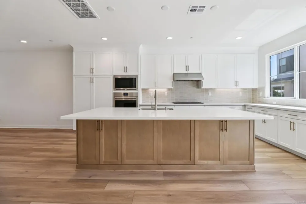 4942 Spirea Way Carlsbad, CA 92008