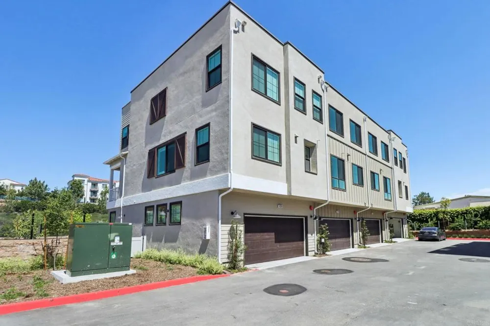 4942 Spirea Way Carlsbad, CA 92008