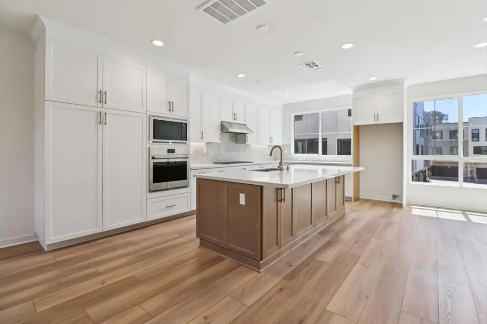 4942 Spirea Way Carlsbad, CA 92008