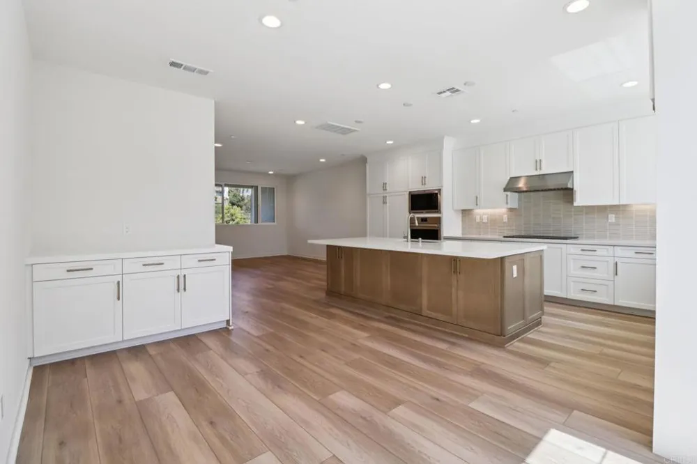 4942 Spirea Way Carlsbad, CA 92008