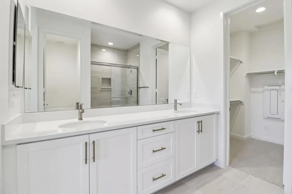 4942 Spirea Way Carlsbad, CA 92008