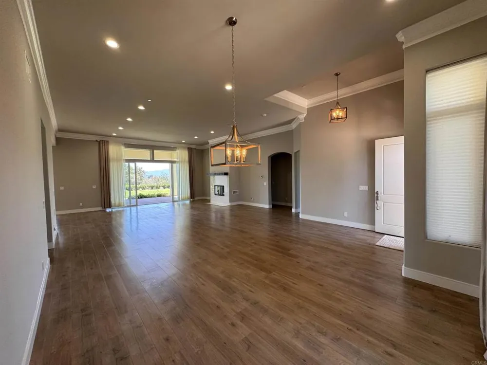 1011 Jimlojan Escondido, CA 92029