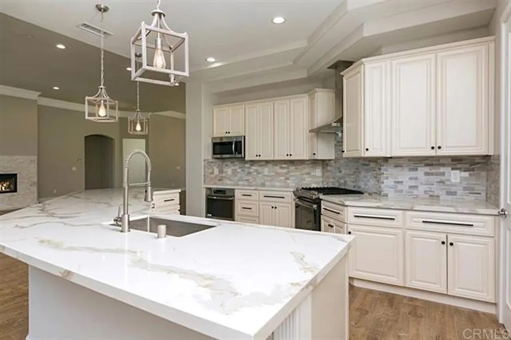 1011 Jimlojan Escondido, CA 92029