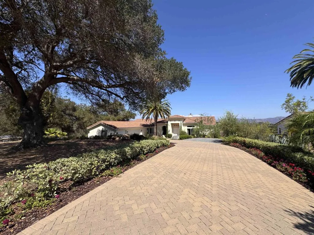 1011 Jimlojan Escondido, CA 92029