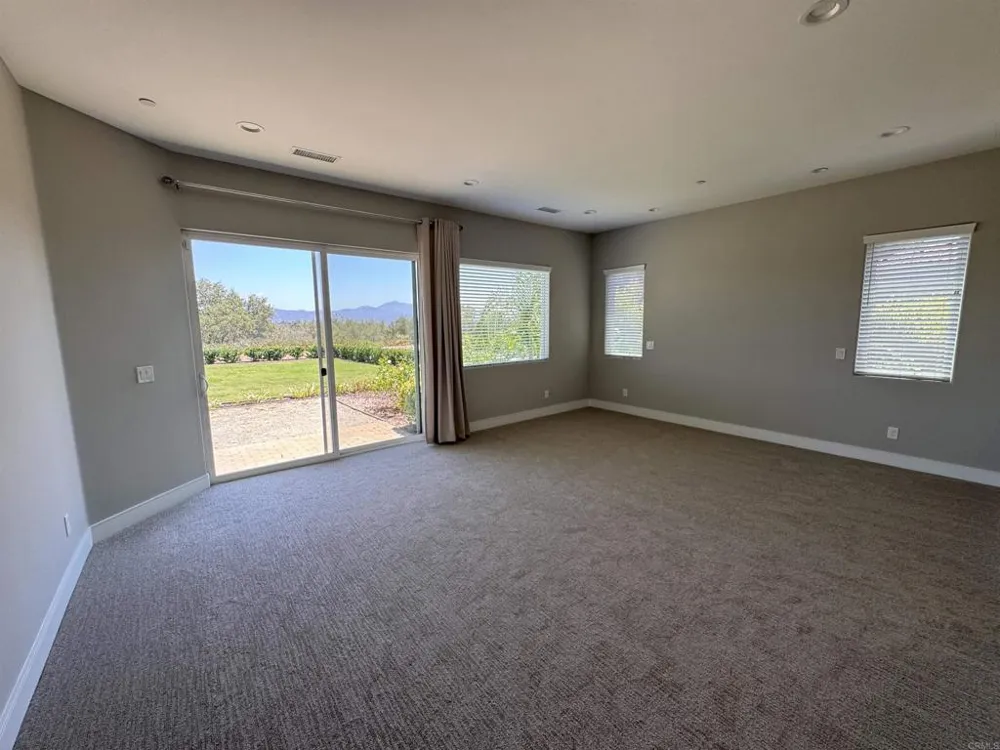 1011 Jimlojan Escondido, CA 92029