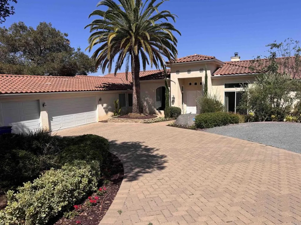 1011 Jimlojan Escondido, CA 92029