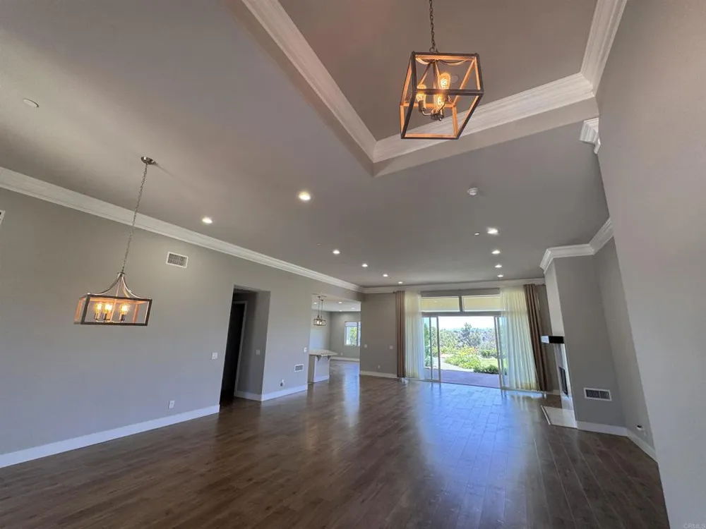 1011 Jimlojan Escondido, CA 92029