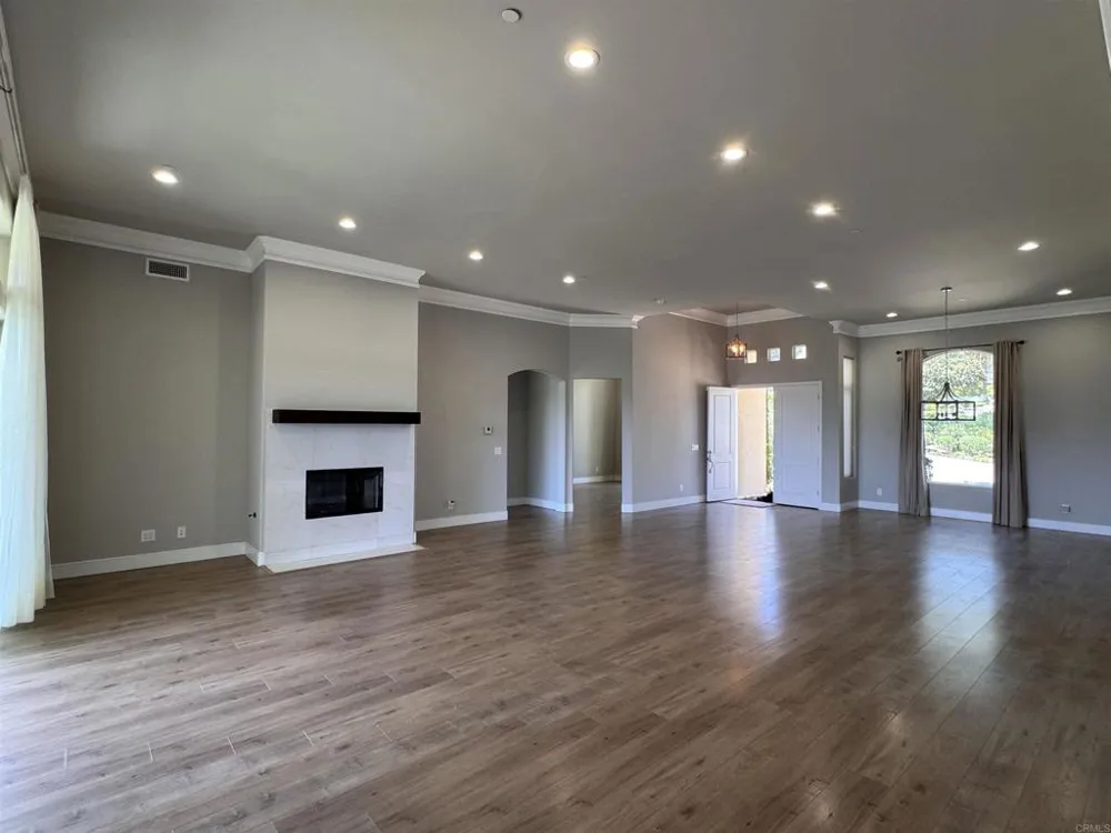 1011 Jimlojan Escondido, CA 92029