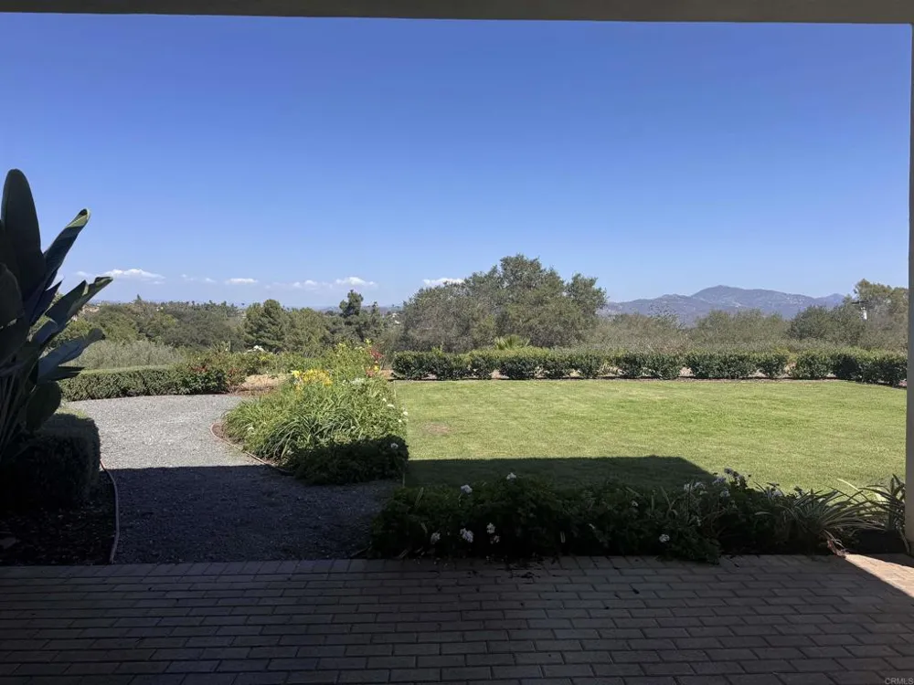 1011 Jimlojan Escondido, CA 92029