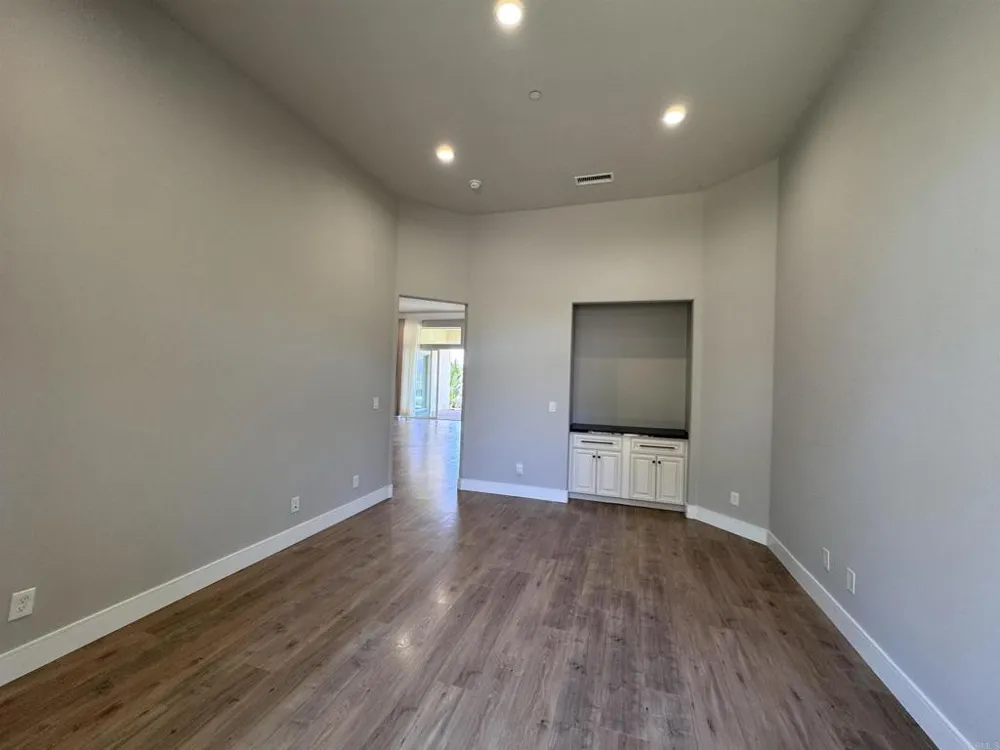 1011 Jimlojan Escondido, CA 92029