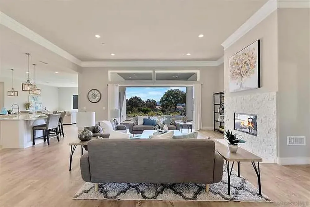 1011 Jimlojan Escondido, CA 92029