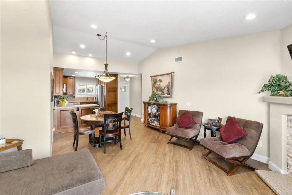 1221 Soria Escondido, CA 92026