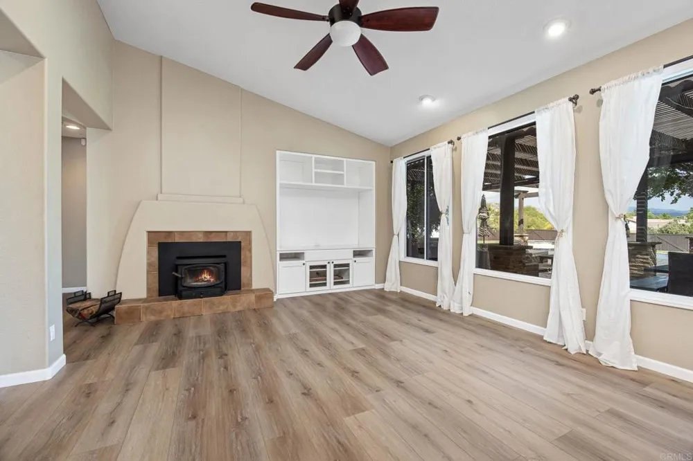 23560 Green Glen Ramona, CA 92065