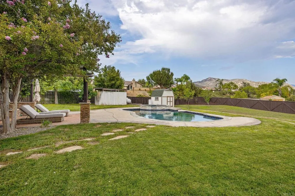 23560 Green Glen Ramona, CA 92065