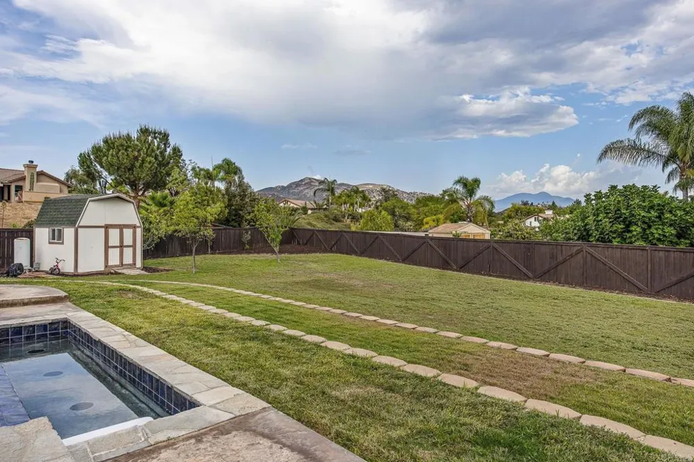 23560 Green Glen Ramona, CA 92065