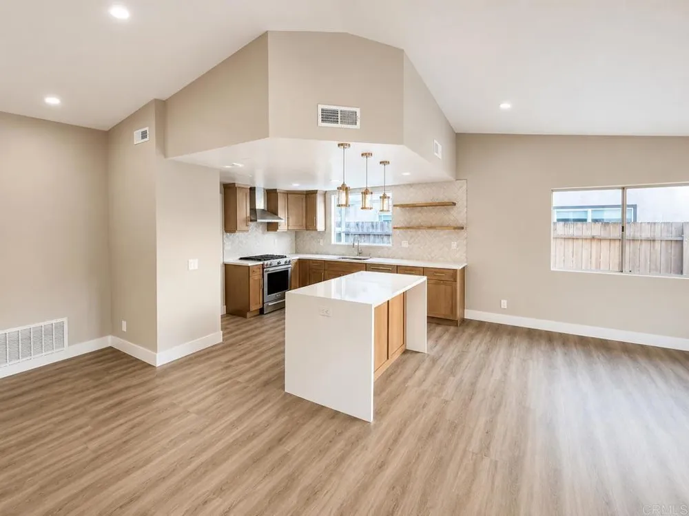 1365 La Haina Street Ramona, CA 92065