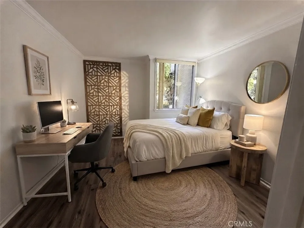 5325 Newcastle #108 Encino, CA 91316
