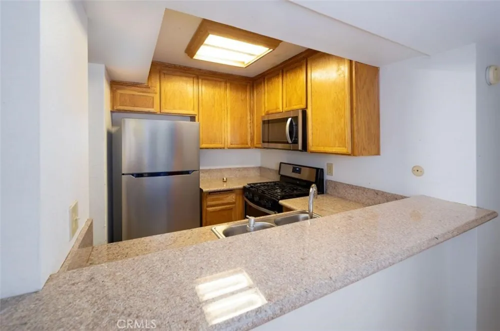 5325 Newcastle #108 Encino, CA 91316