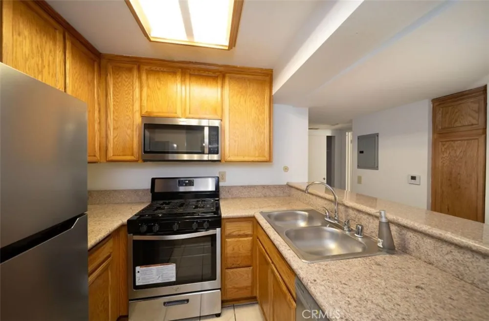 5325 Newcastle #108 Encino, CA 91316