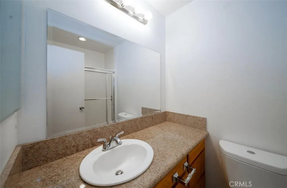 5325 Newcastle #108 Encino, CA 91316