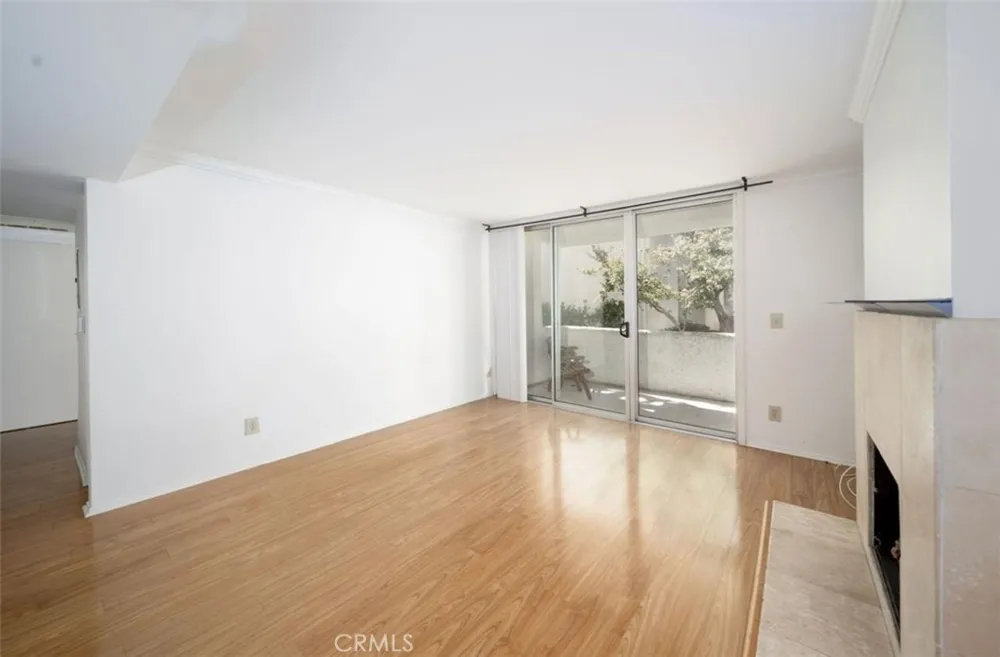 5325 Newcastle #108 Encino, CA 91316
