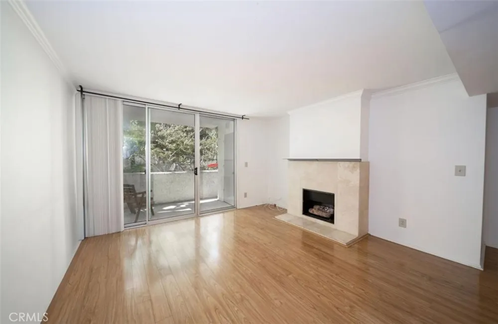 5325 Newcastle #108 Encino, CA 91316