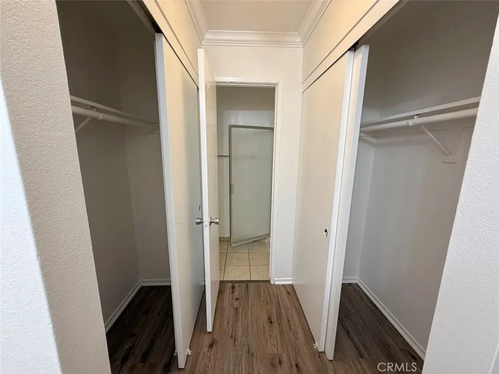 5325 Newcastle #108 Encino, CA 91316
