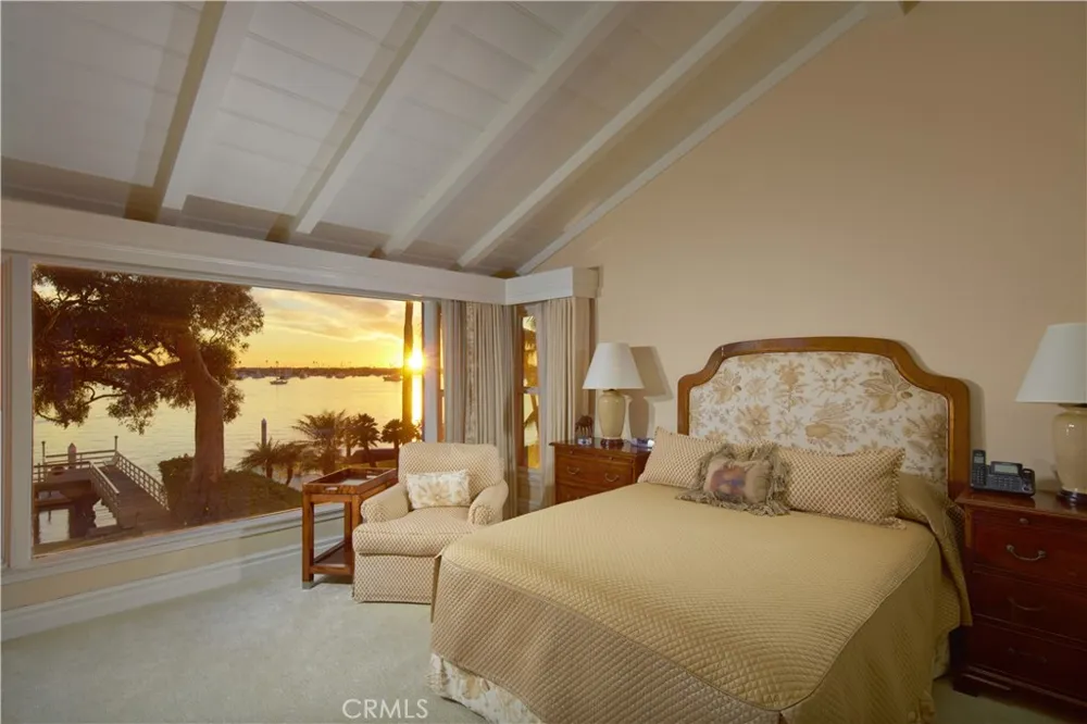 20 Harbor Island Newport Beach, CA 92660