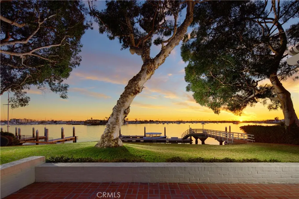 20 Harbor Island Newport Beach, CA 92660