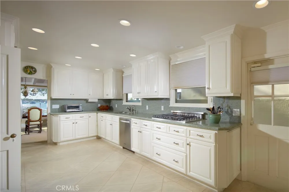 20 Harbor Island Newport Beach, CA 92660