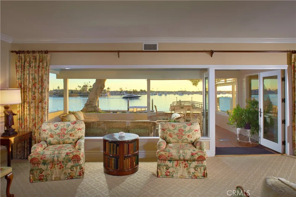 20 Harbor Island Newport Beach, CA 92660