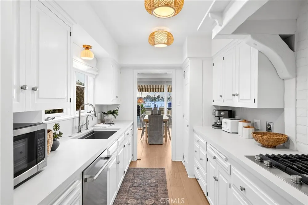 1411 E Bay Avenue Newport Beach, CA 92661