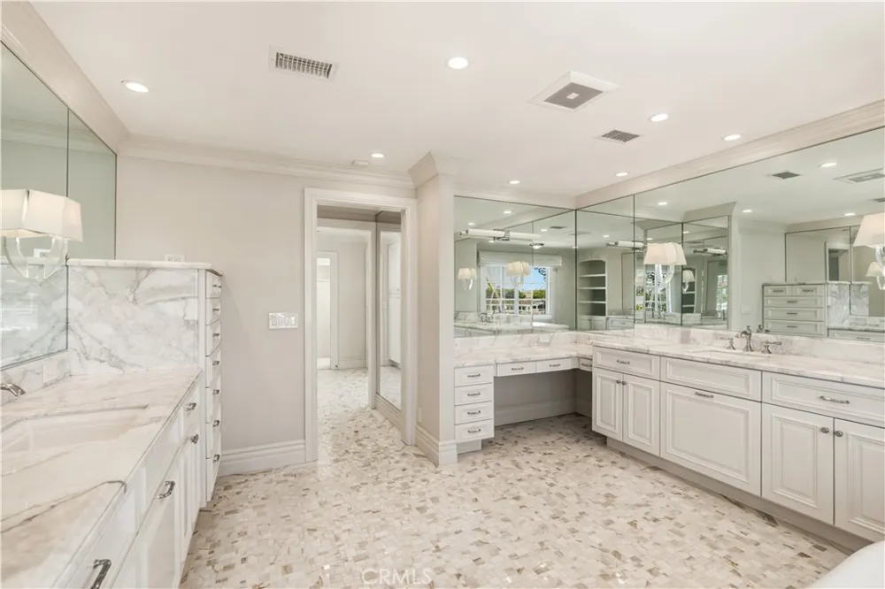 94 Linda Isle Newport Beach, CA 92660