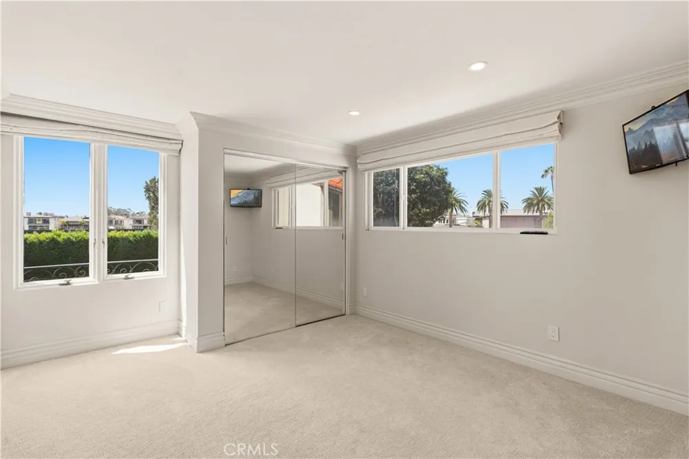 94 Linda Isle Newport Beach, CA 92660