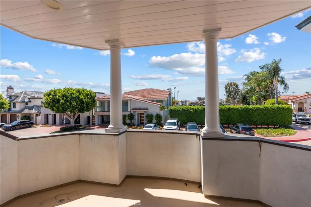 94 Linda Isle Newport Beach, CA 92660