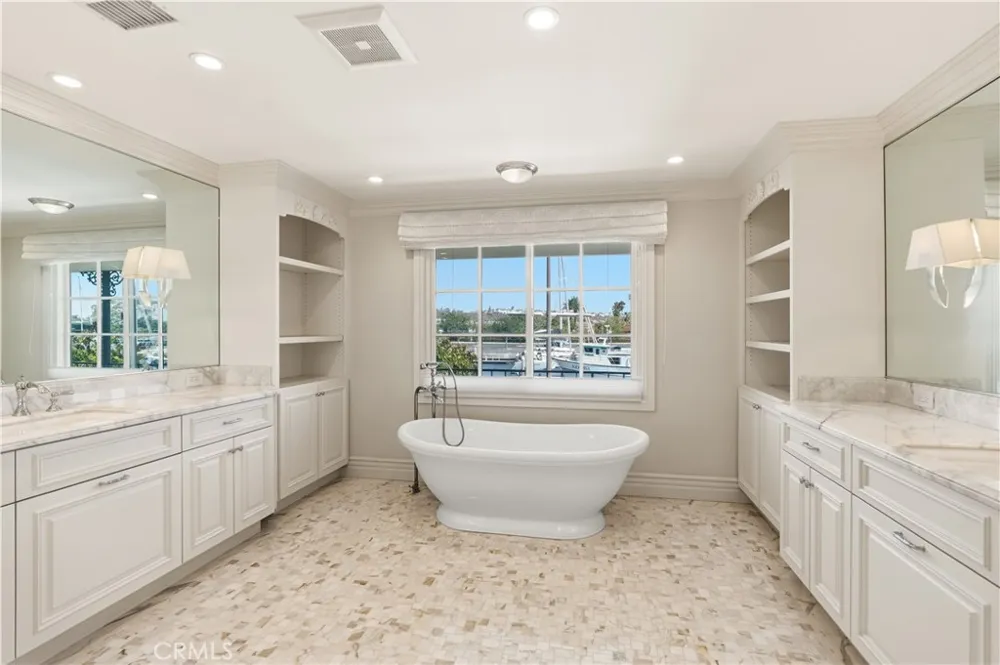 94 Linda Isle Newport Beach, CA 92660