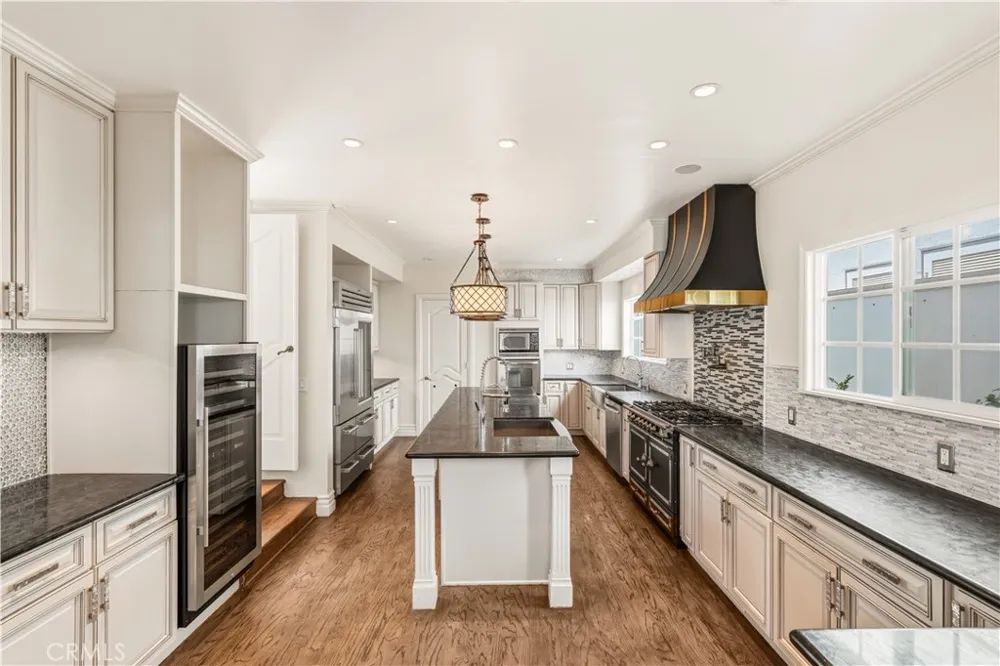 94 Linda Isle Newport Beach, CA 92660