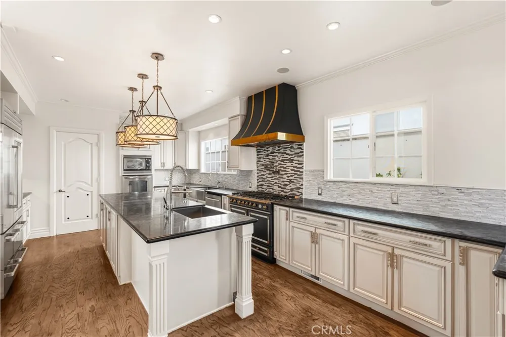 94 Linda Isle Newport Beach, CA 92660