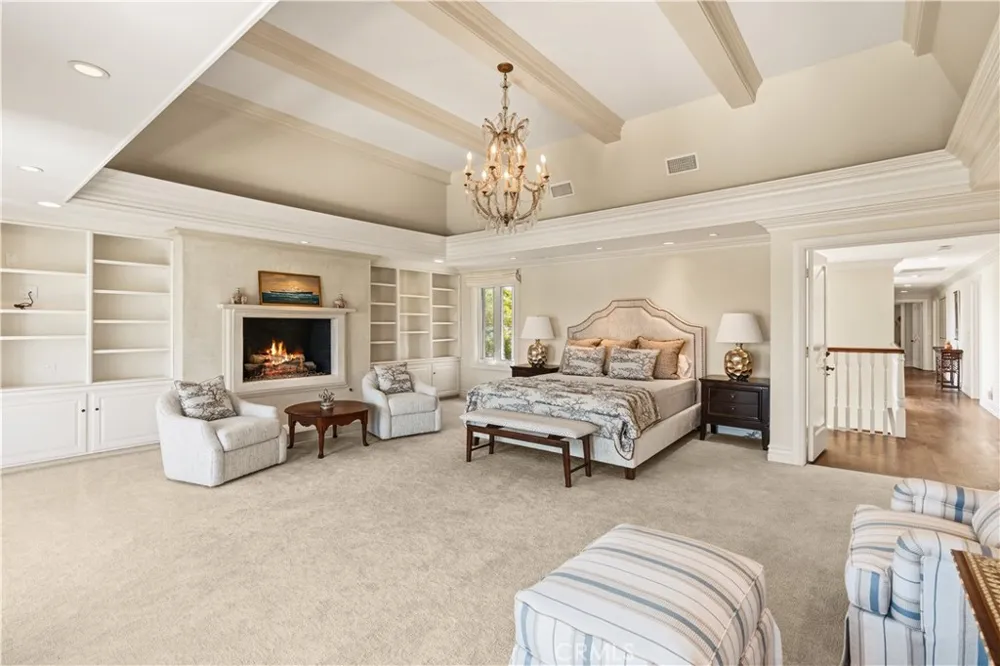 94 Linda Isle Newport Beach, CA 92660