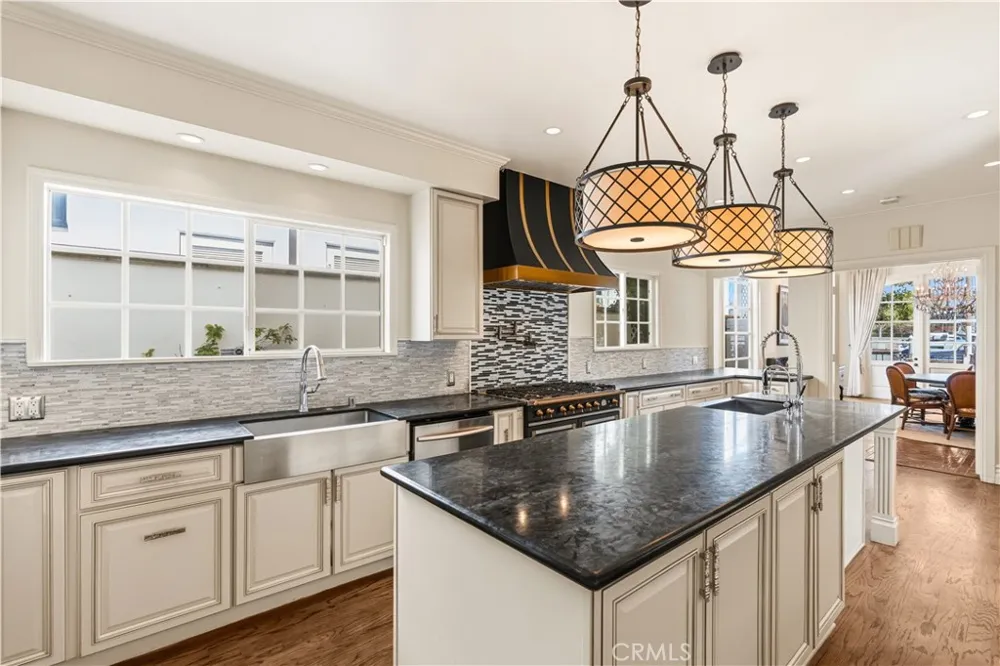 94 Linda Isle Newport Beach, CA 92660