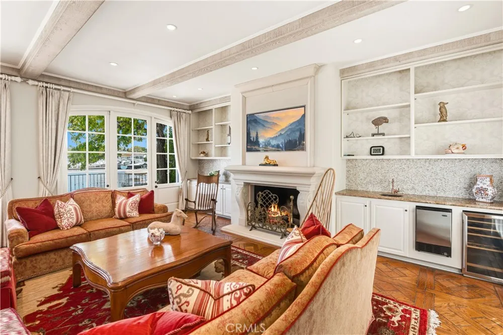 94 Linda Isle Newport Beach, CA 92660