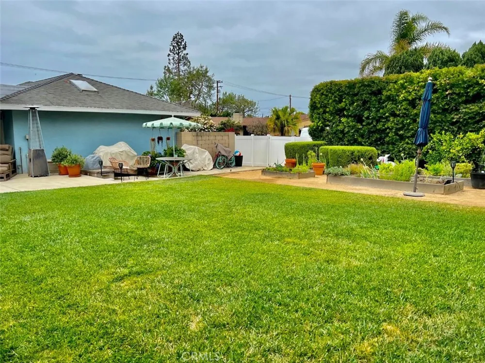 348 22nd Street Costa Mesa, CA 92627