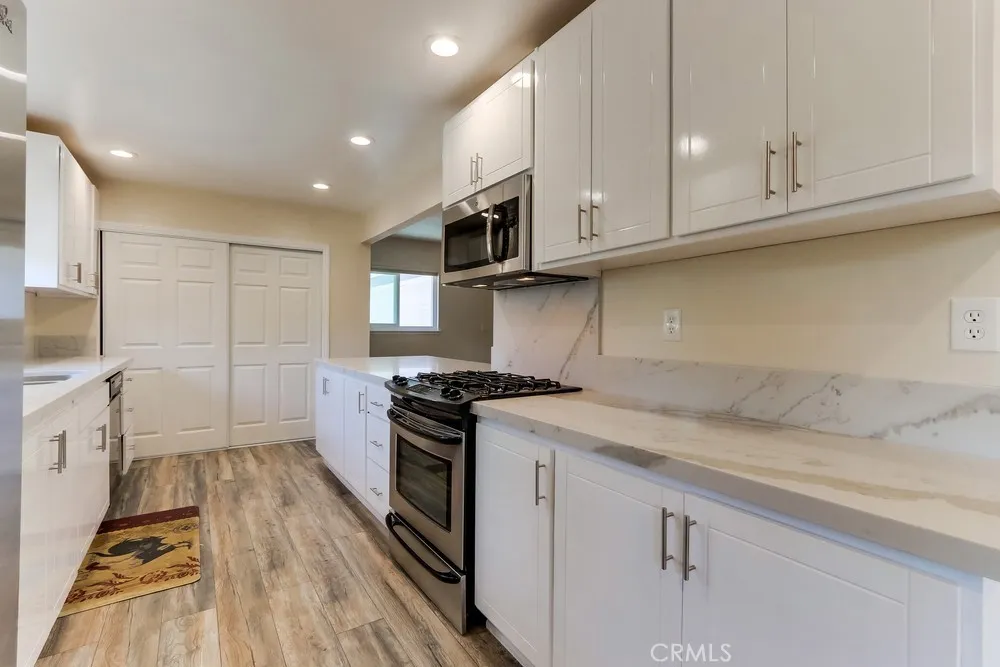 348 22nd Street Costa Mesa, CA 92627