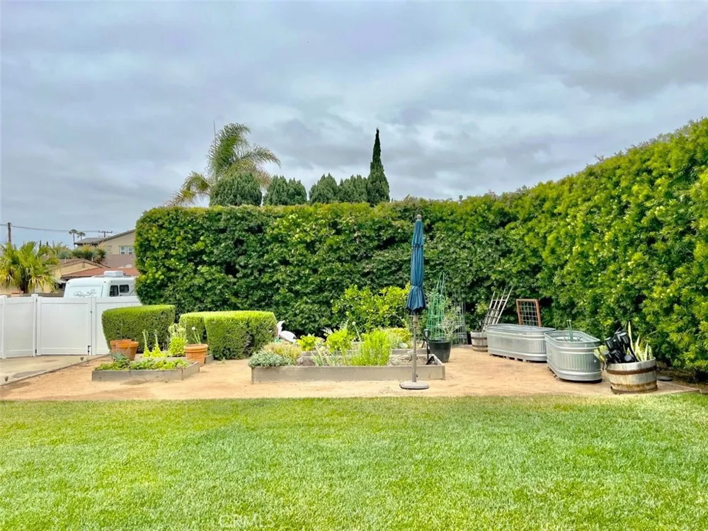 348 22nd Street Costa Mesa, CA 92627