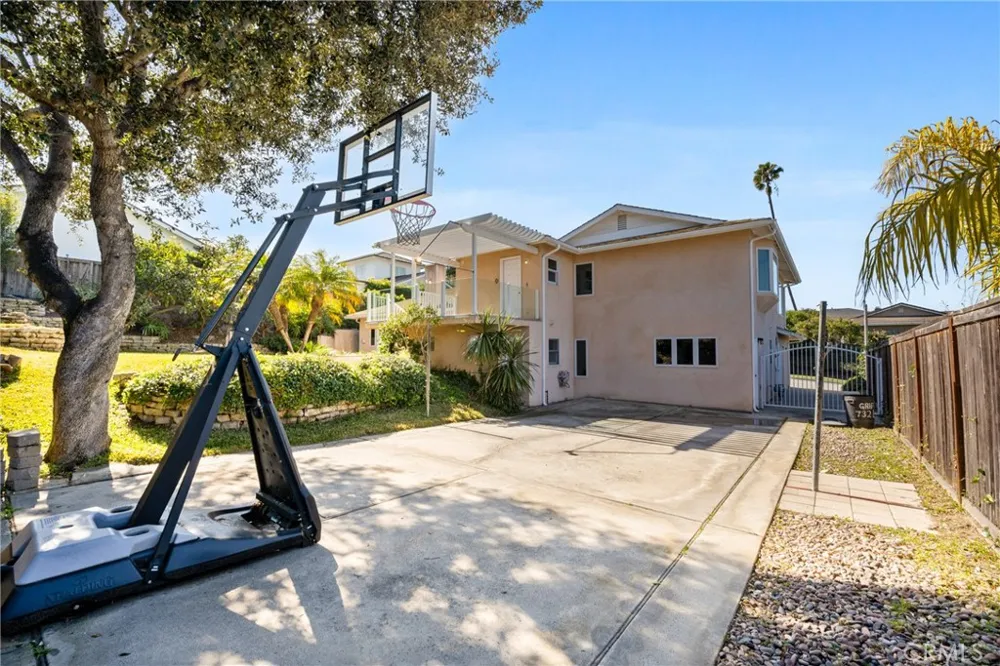 732 Bison Newport Beach, CA 92660