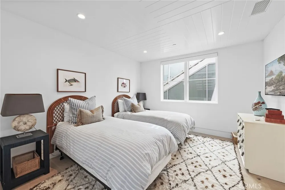 2148 E Oceanfront Newport Beach, CA 92661