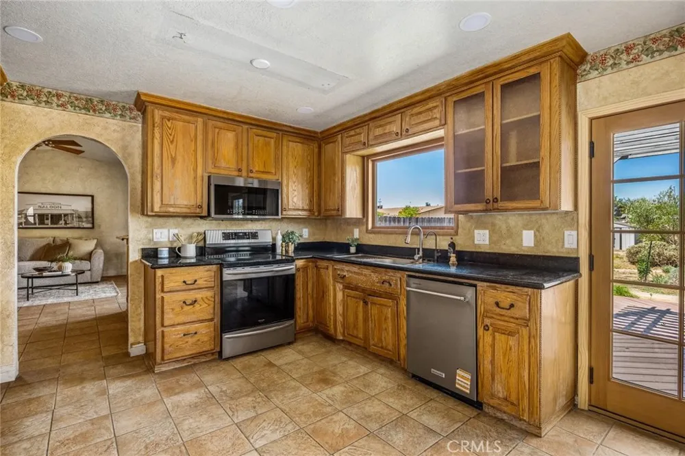 5955 Whispering Oaks Way Paso Robles, CA 93446