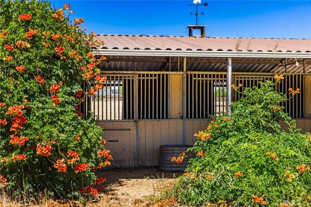 5955 Whispering Oaks Way Paso Robles, CA 93446
