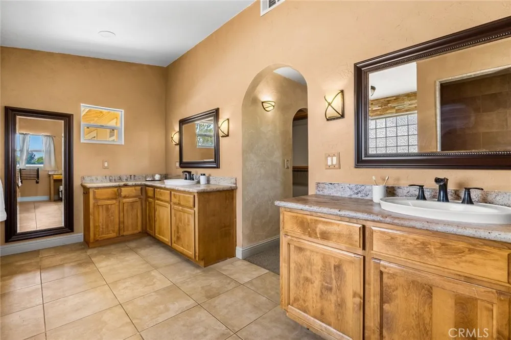 5955 Whispering Oaks Way Paso Robles, CA 93446
